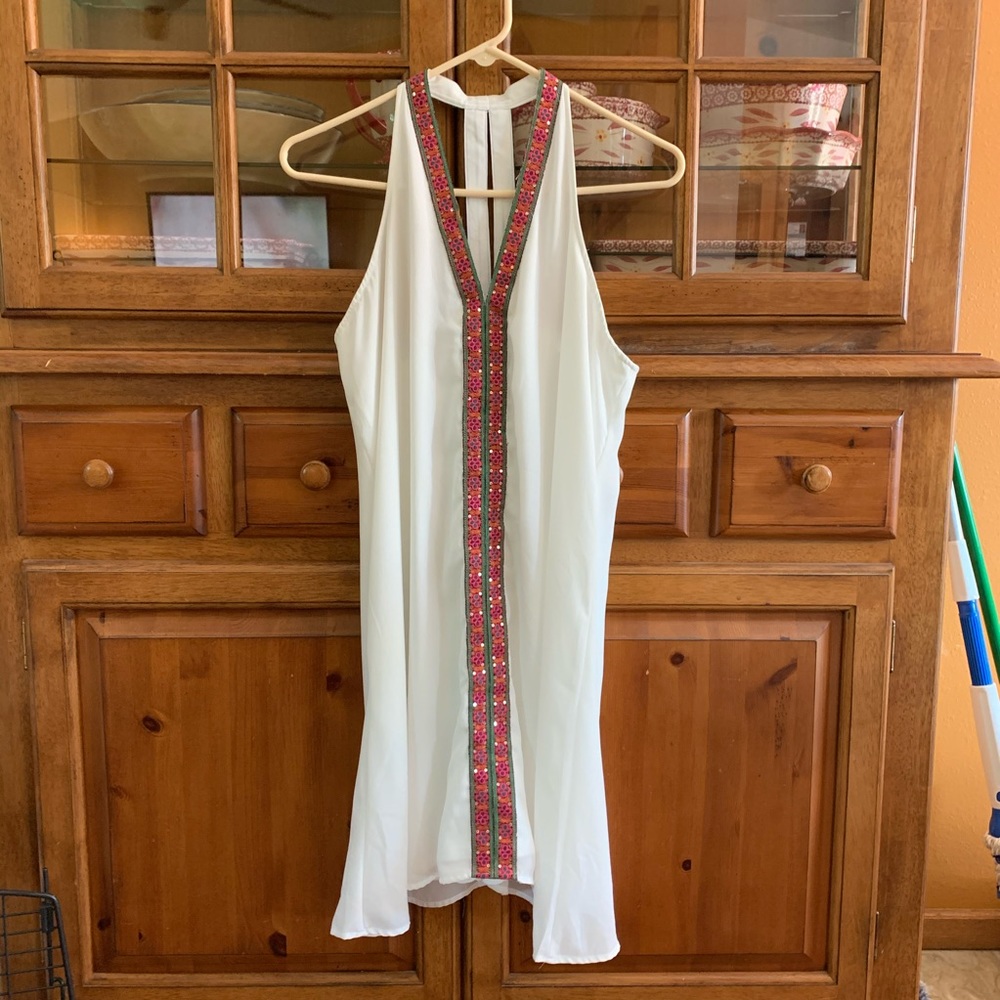 White Alya shift dress with bright embroidery